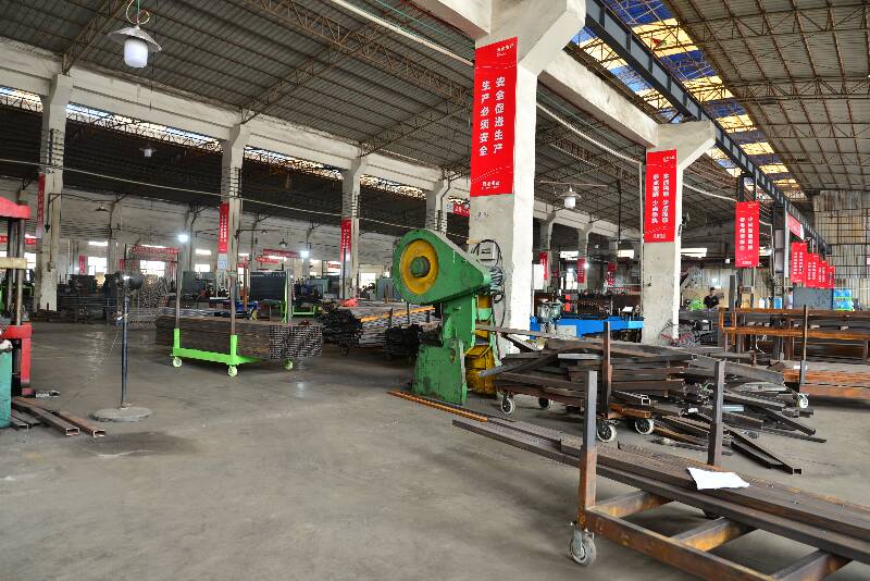 懸臂閣樓貨架生產(chǎn)車間